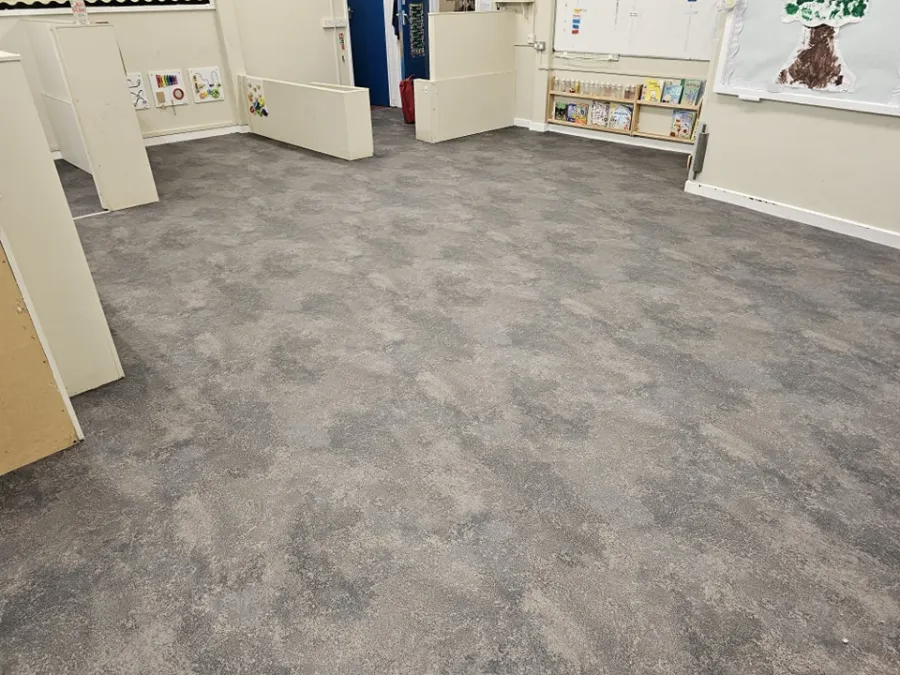 A spacious room with newly fitted flooring by Cash and Carry Carpets